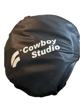 Photo reflectors for bringing more light to outdoors portraits.